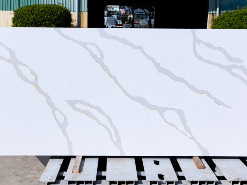 Calacatta Lava Gold – 380 Quartz