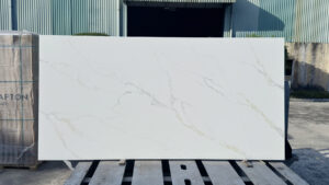 Calacatta Alaska Bianco Gold – 380 Quartz