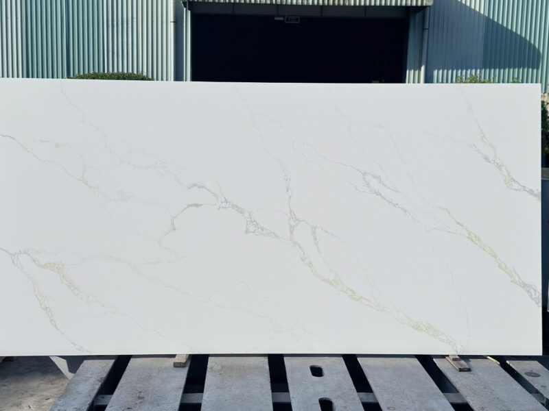 Calacatta Alaska Bianco Gold – 380 Quartz