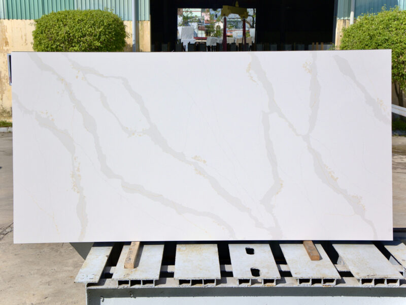 Calacatta Garnet – 380 Quartz
