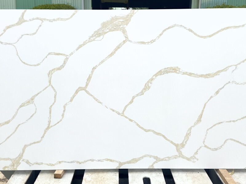 Calacatta Golden Stream – 380 Quartz