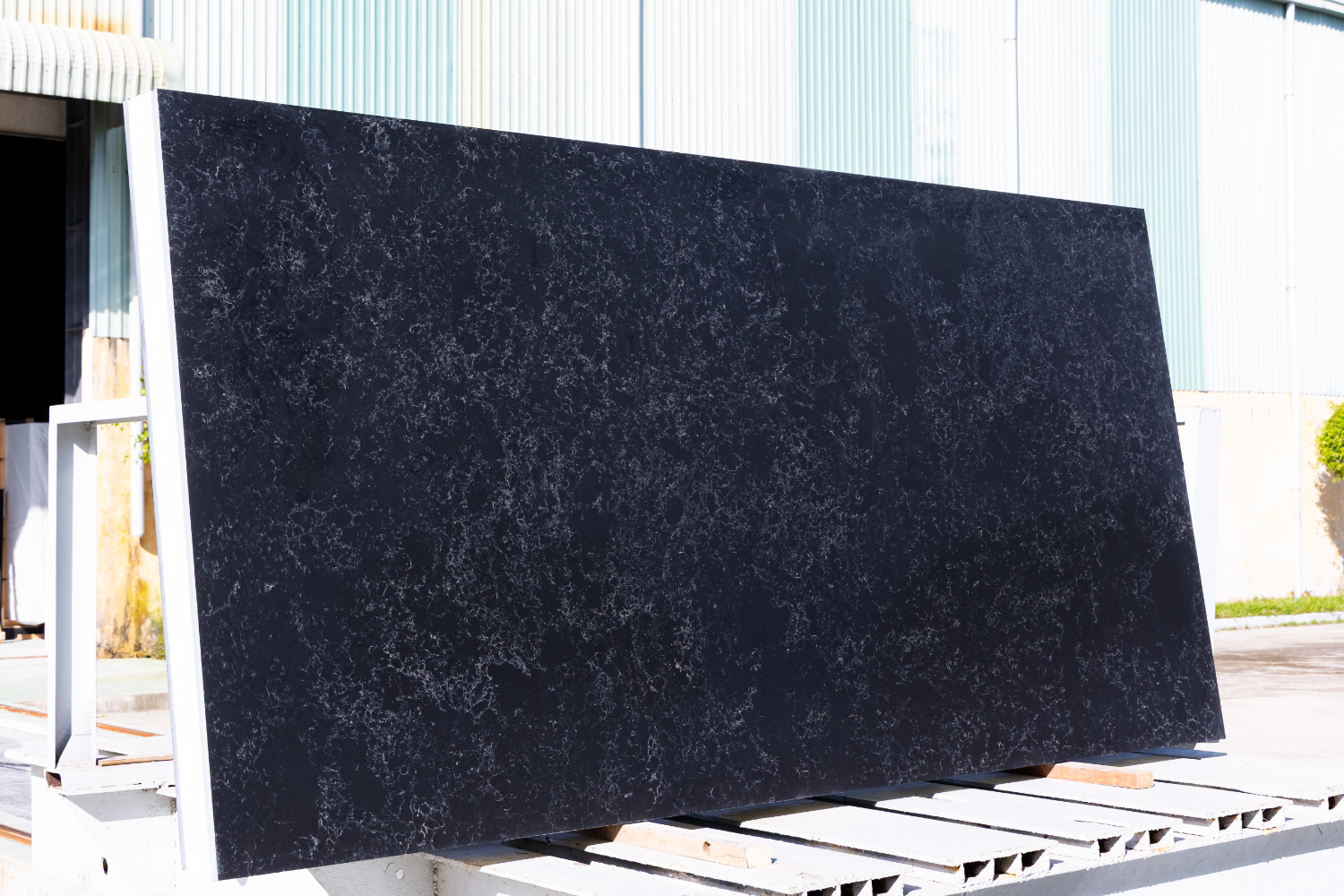 Carrara Black – 380 Quartz
