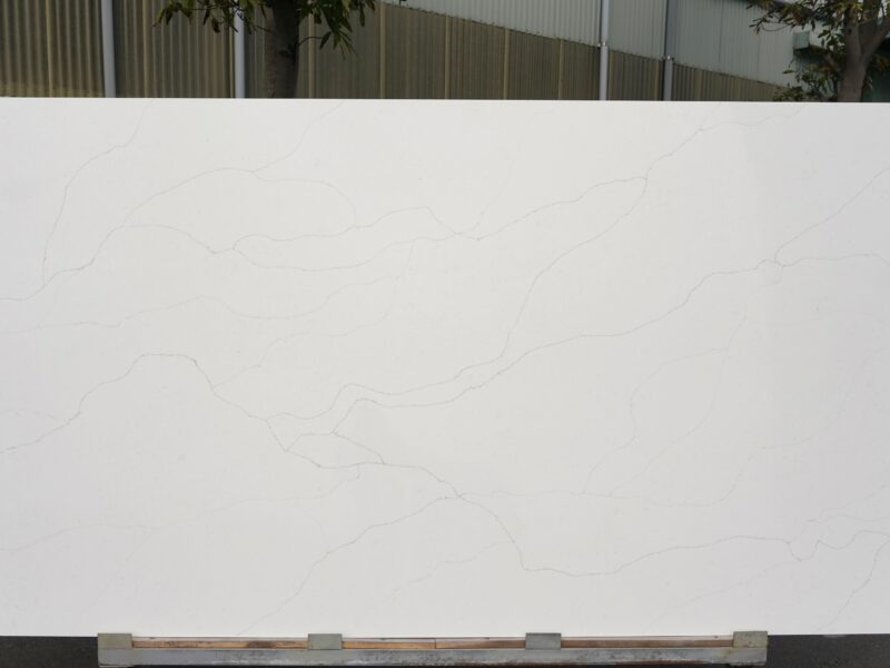 Calacatta Marfil Gold – 380 Quartz